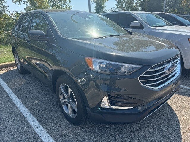 2022 Ford Edge SEL photo 3