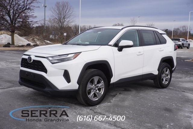 2023 Toyota RAV4 XLE's photo