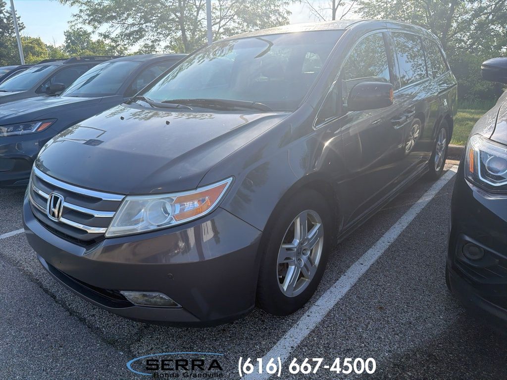 2013 Honda Odyssey Touring's photo