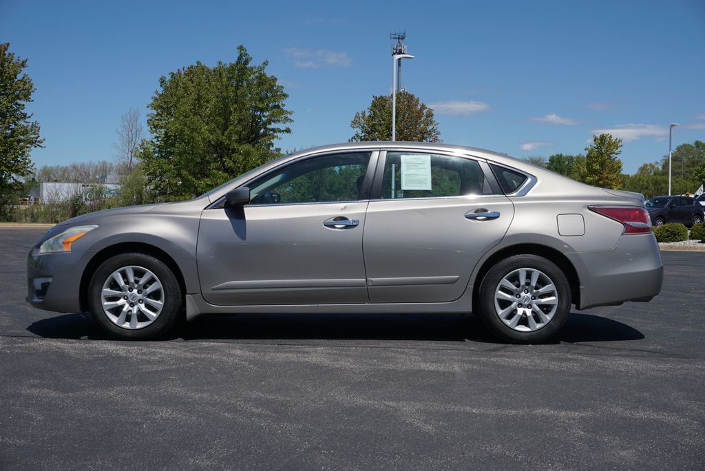 Used 2014 Nissan Altima S with VIN 1N4AL3AP0EN345151 for sale in Grandville, MI