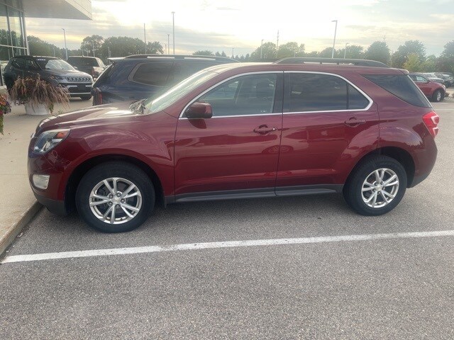2017 Chevrolet Equinox LT photo 3