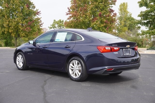2017 Chevrolet Malibu 1LT photo 3