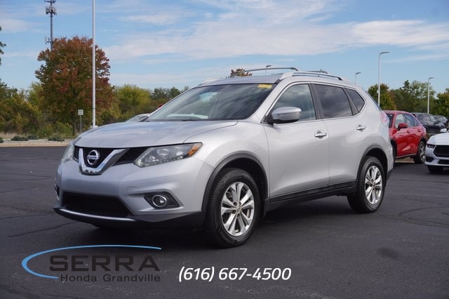 2014 Nissan Rogue SV's photo