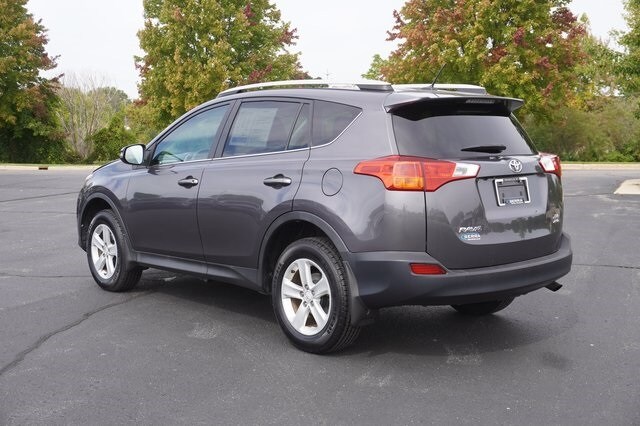 2014 Toyota RAV4 XLE photo 2