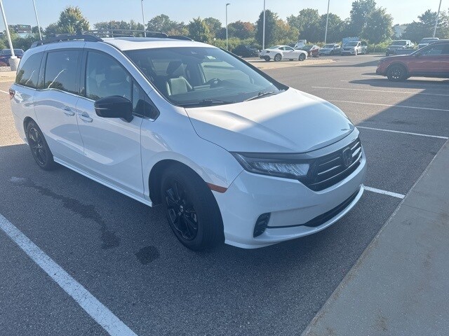 2023 Honda Odyssey Sport photo 2