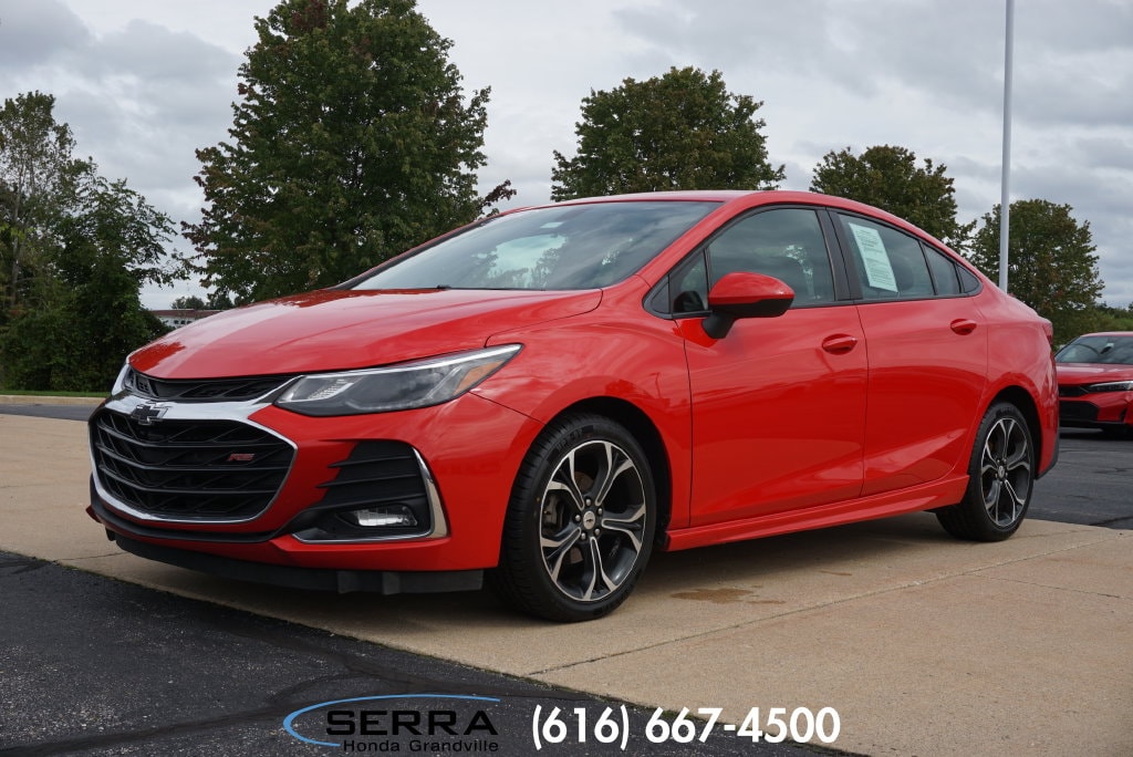 Used 2019 Chevrolet Cruze LT with VIN 1G1BE5SM9K7103153 for sale in Grandville, MI