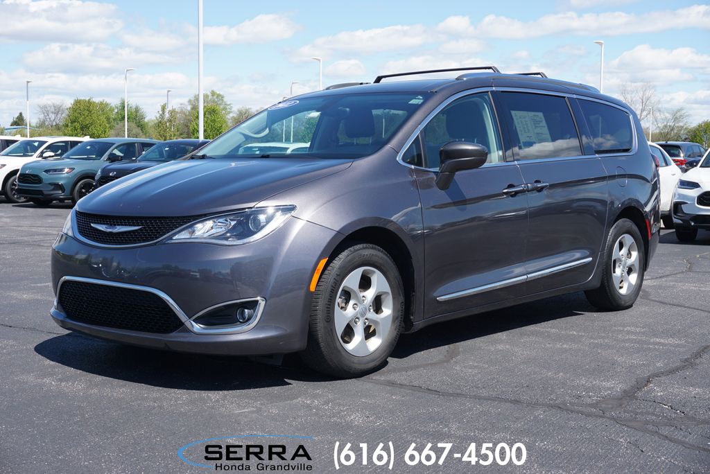 2017 Chrysler Pacifica Touring-L Plus