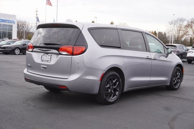 2020 Chrysler Pacifica Touring Plus photo 4