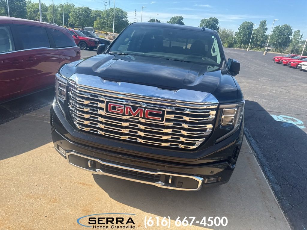 2023 GMC Sierra 4WD Crew Cab Short Box Denali's photo