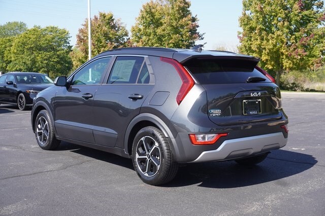 2023 Kia Niro EX photo 3