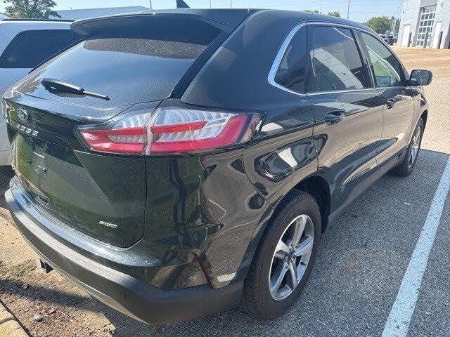 2022 Ford Edge SEL photo 4