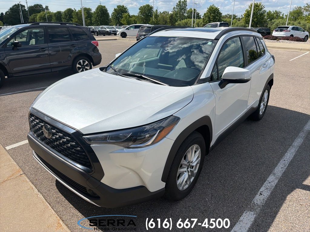 2022 Toyota Corolla Cross LE AWD's photo