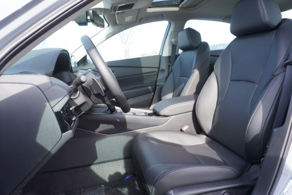 2026 Honda Accord Hybrid EX-L - Photo 18