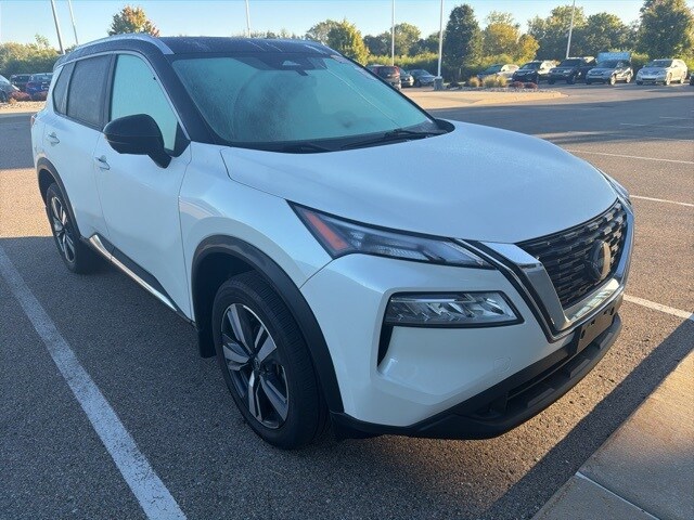 2023 Nissan Rogue SL photo 3