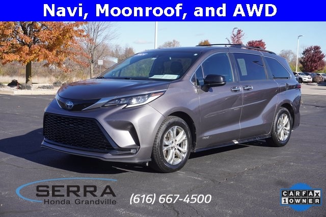 2021 Toyota Sienna XSE's photo
