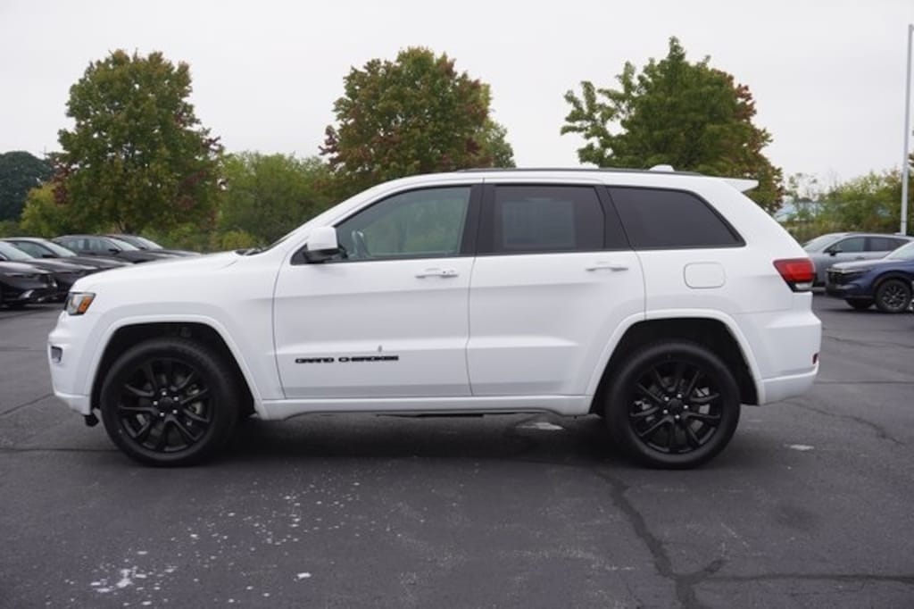 Used 2021 Jeep Grand Cherokee Laredo SUV