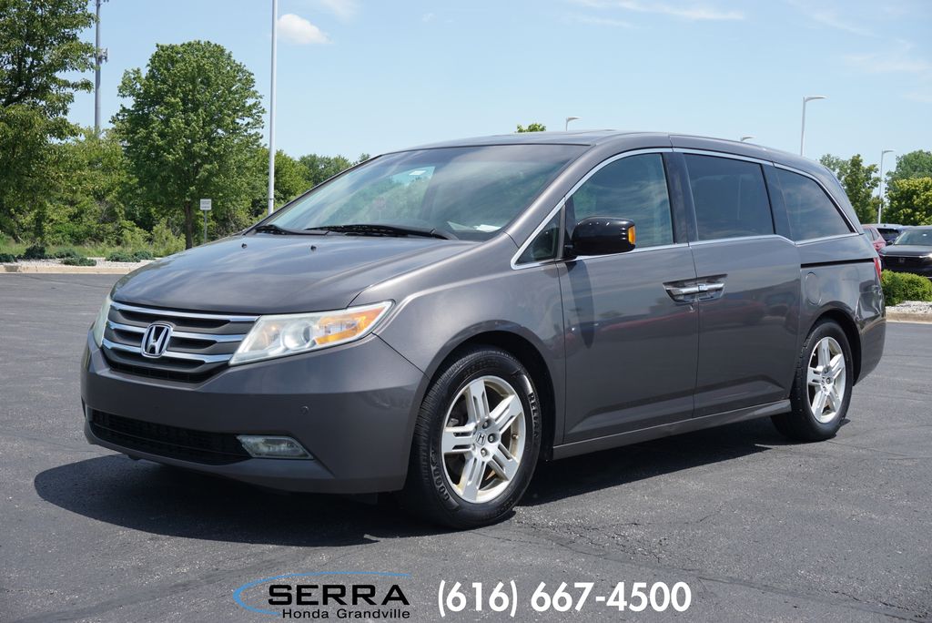 2013 Honda Odyssey Touring's photo