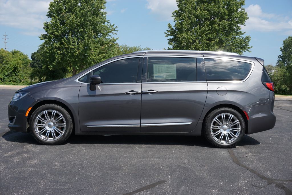 Used 2018 Chrysler Pacifica Touring L Plus with VIN 2C4RC1EG5JR317046 for sale in Grandville, MI