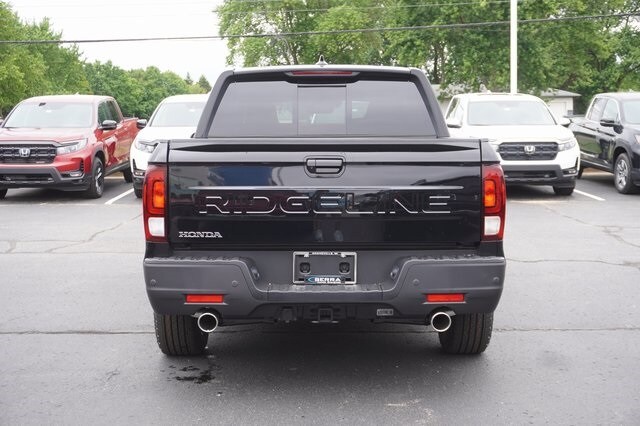 2026 Honda Ridgeline Black Edition photo 4