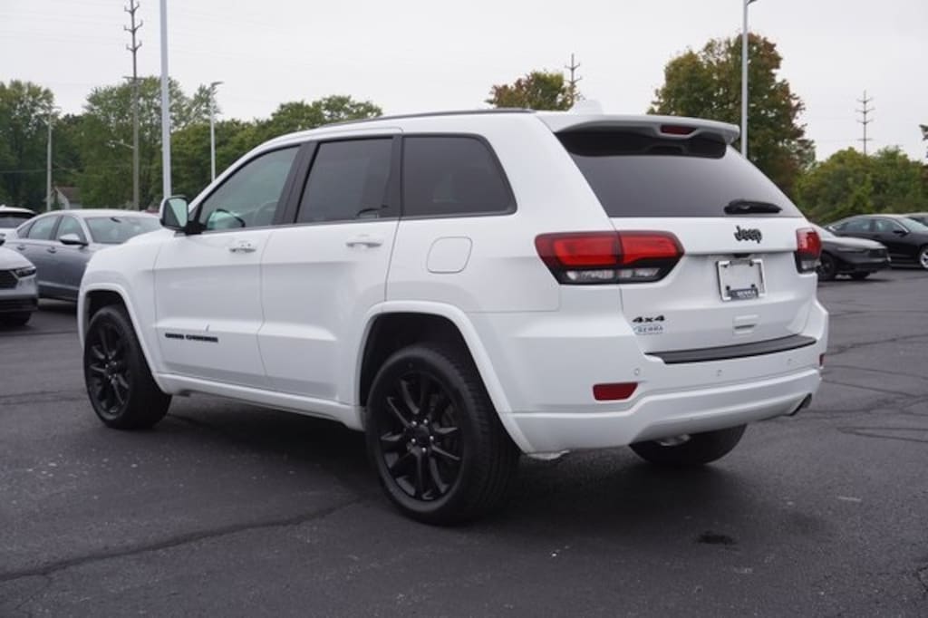 Used 2021 Jeep Grand Cherokee Laredo SUV