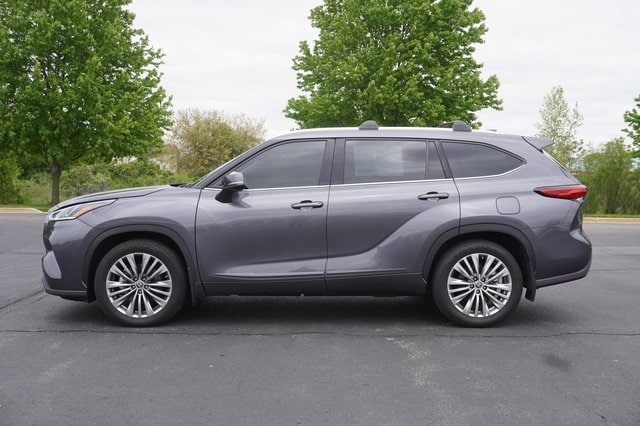 Used 2022 Toyota Highlander Platinum with VIN 5TDFZRBH6NS204118 for sale in Grandville, MI