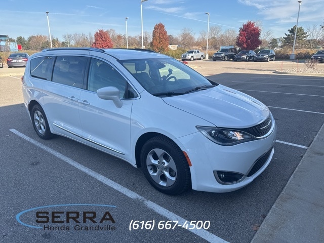 2017 Chrysler Pacifica Touring-L Plus's photo