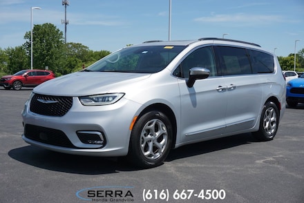 2023 Chrysler Pacifica Limited Van Passenger Van