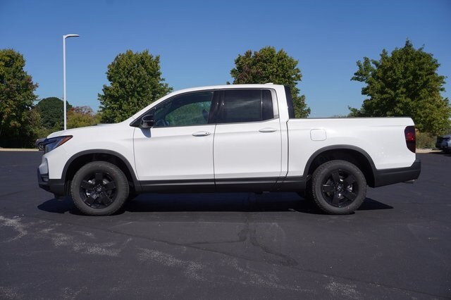 2025 Honda Ridgeline Black Edition photo 2