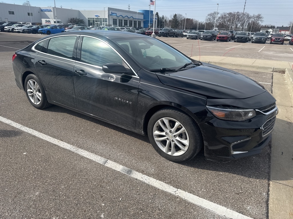 Used 2017 Chevrolet Malibu 1LT with VIN 1G1ZE5ST0HF270831 for sale in Grandville, MI