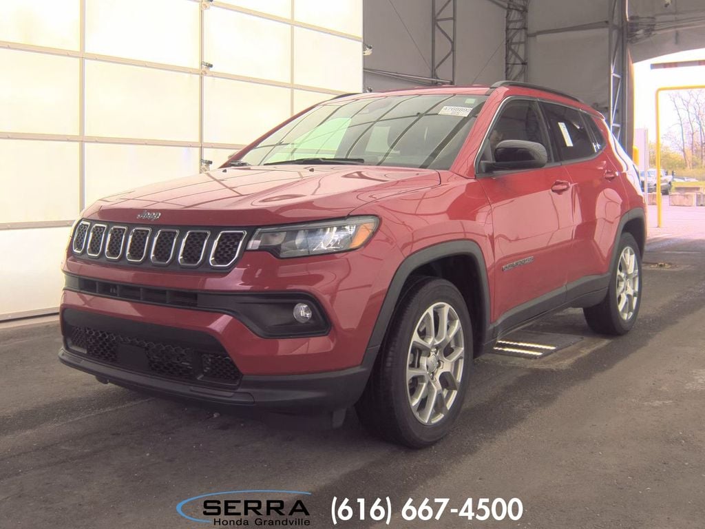2023 Jeep Compass Latitude Lux 4X4's photo