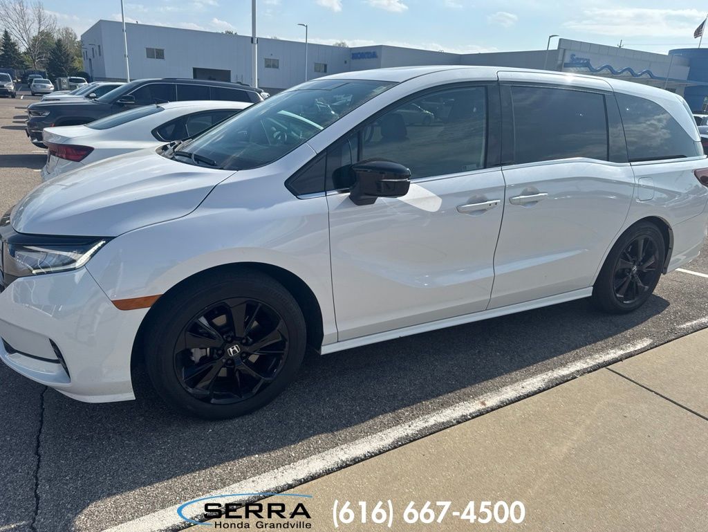 2024 Honda Odyssey SPORT's photo