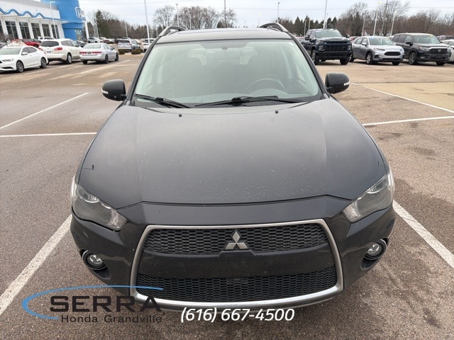 2011 Mitsubishi Outlander SE's photo