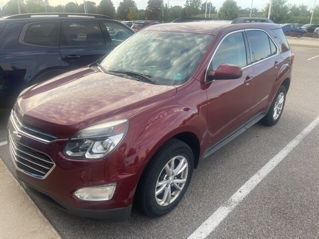 2017 Chevrolet Equinox LT photo 2