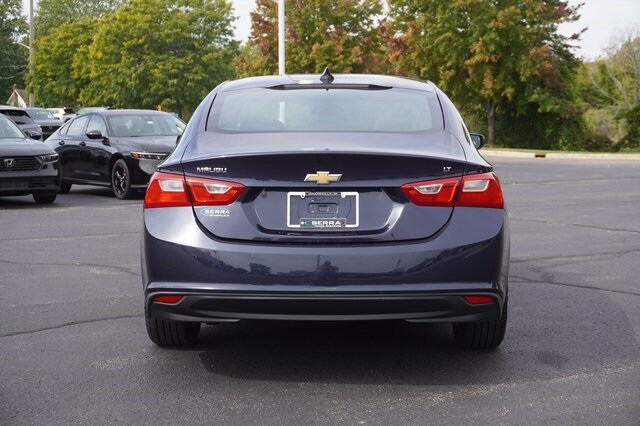 2017 Chevrolet Malibu 1LT photo 4