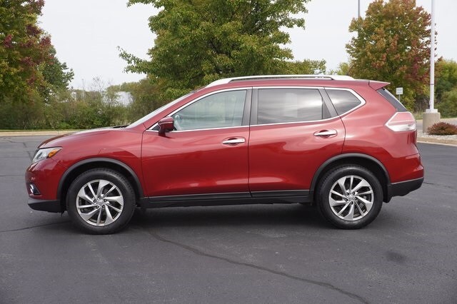 2015 Nissan Rogue SL photo 2