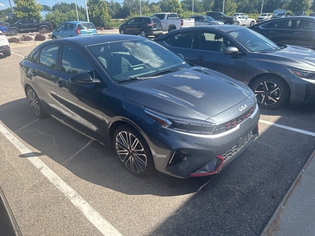 2023 Kia Forte GT photo 2