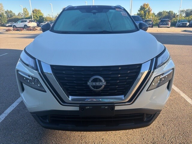 2023 Nissan Rogue SL photo 2