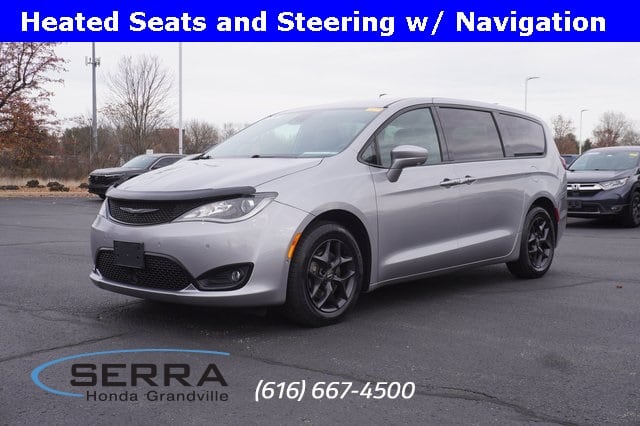 2020 Chrysler Pacifica Touring L Plus's photo