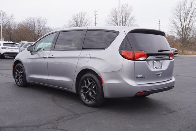 2020 Chrysler Pacifica Touring Plus photo 2