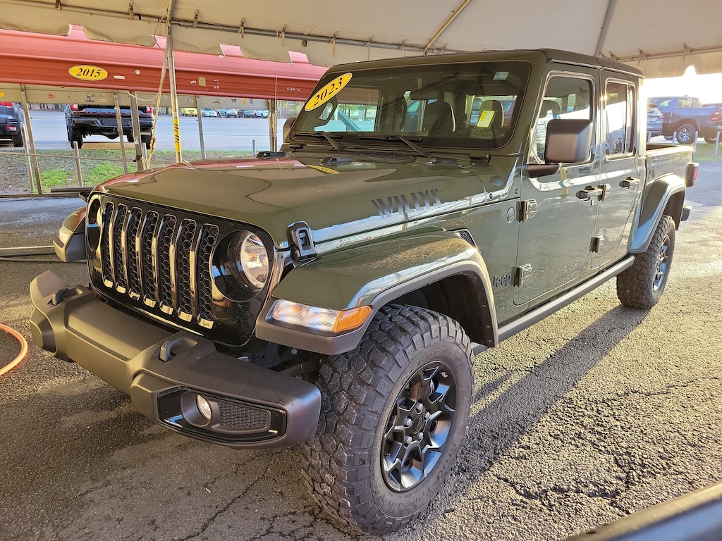 Used 2023 Jeep Gladiator Sport Truck Crew Cab