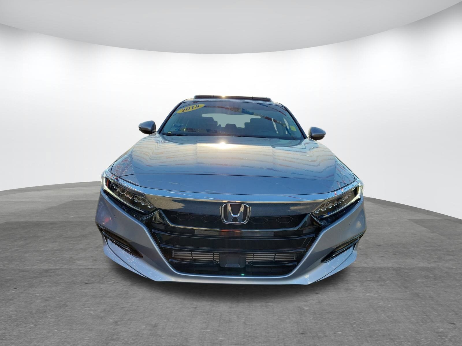 2018 Honda Accord Touring 2.0T photo 2