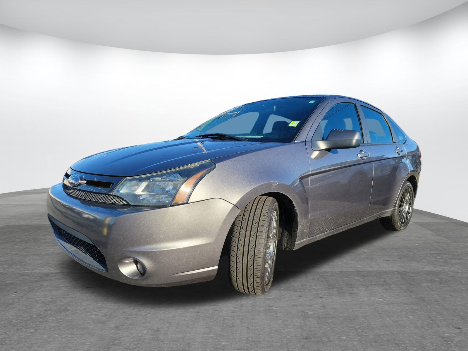 2010 Ford Focus SES Sedan photo 3