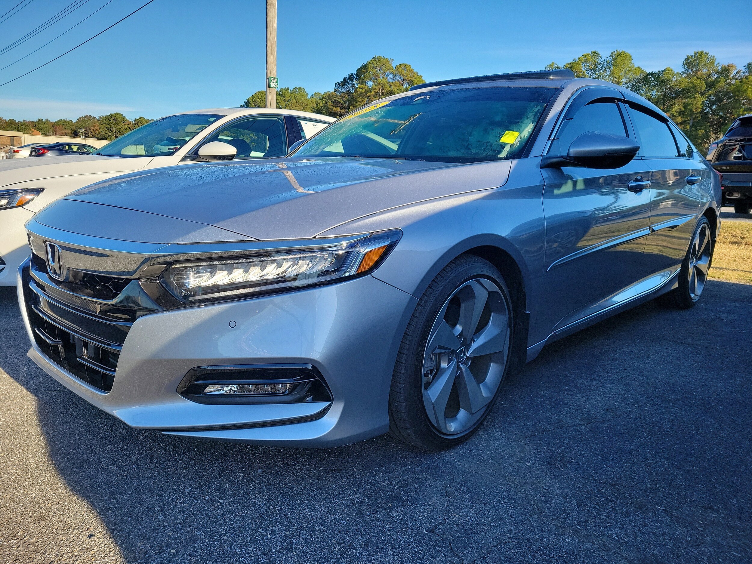 2018 Honda Accord Touring 2.0T photo 3