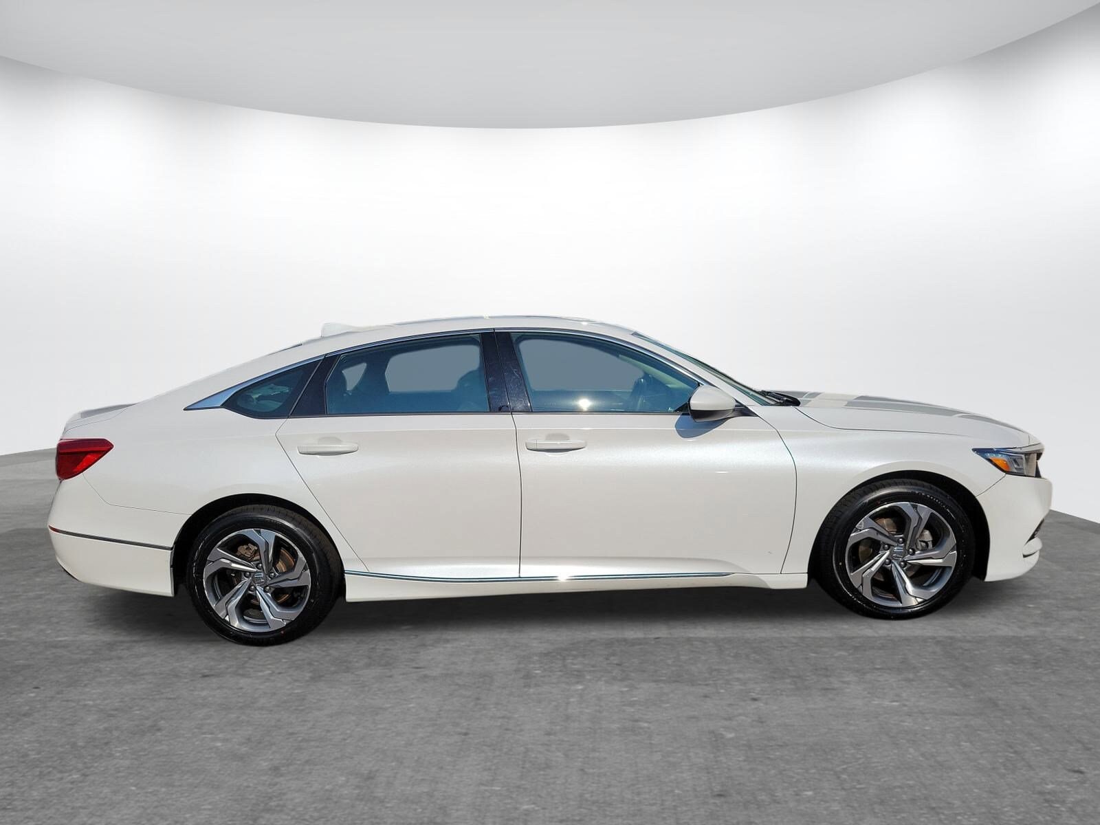 2018 Honda Accord EX 1.5T photo 4