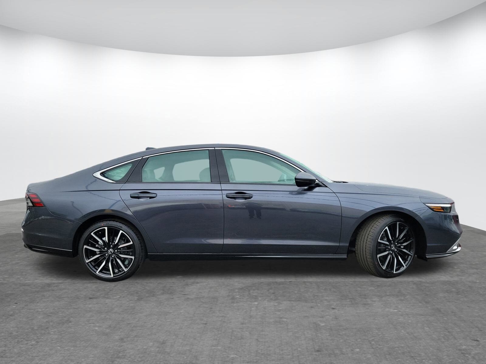 2025 Honda Accord Hybrid Touring photo 2