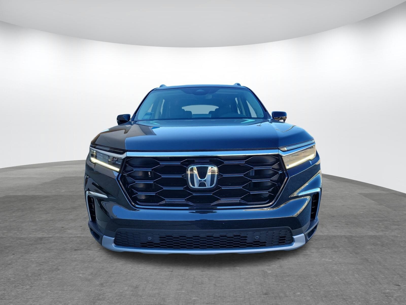 2025 Honda Pilot Touring photo 2