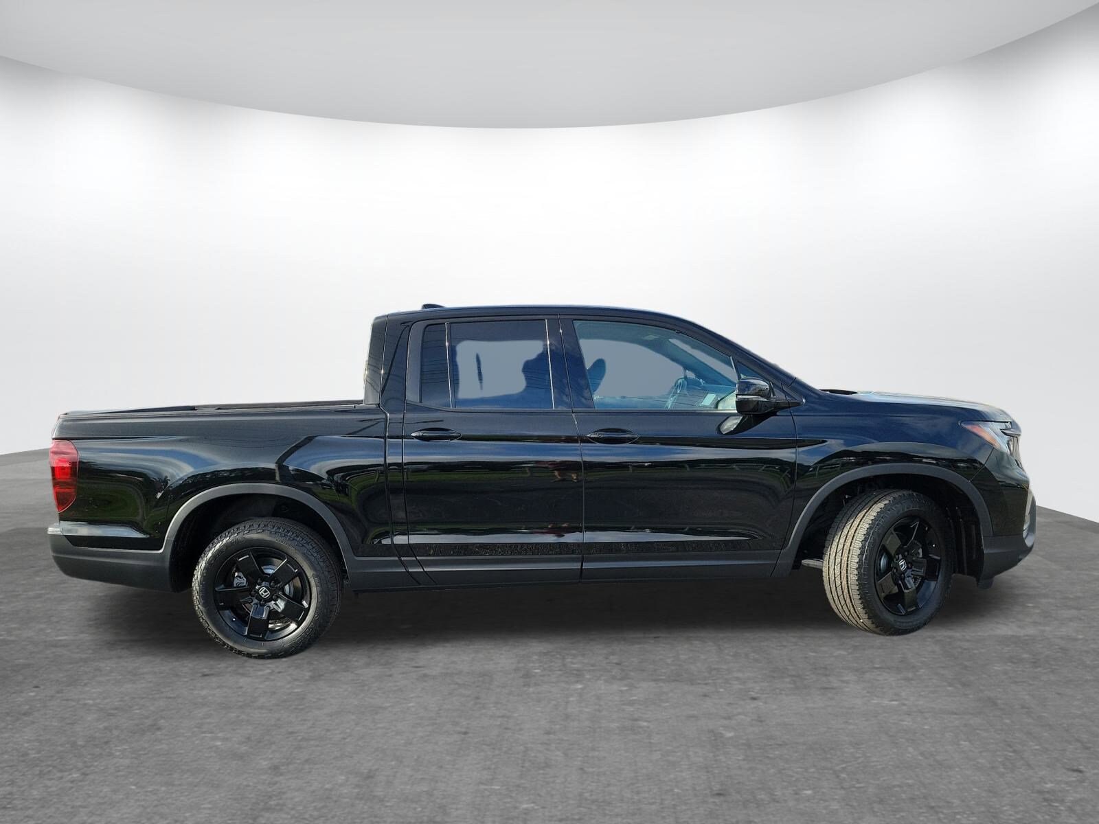 2025 Honda Ridgeline Black Edition photo 2