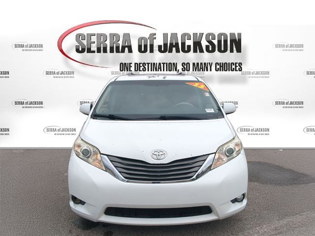 2013 Toyota Sienna XLE photo 3