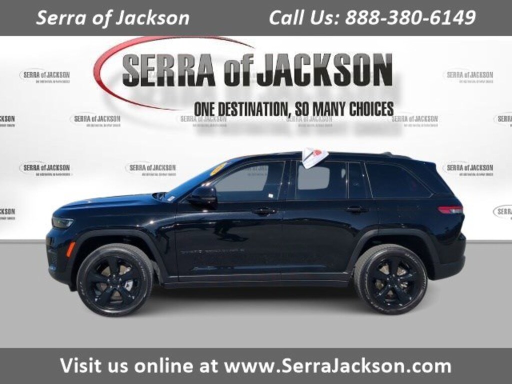 Used 2023 Jeep Grand Cherokee Laredo SUV