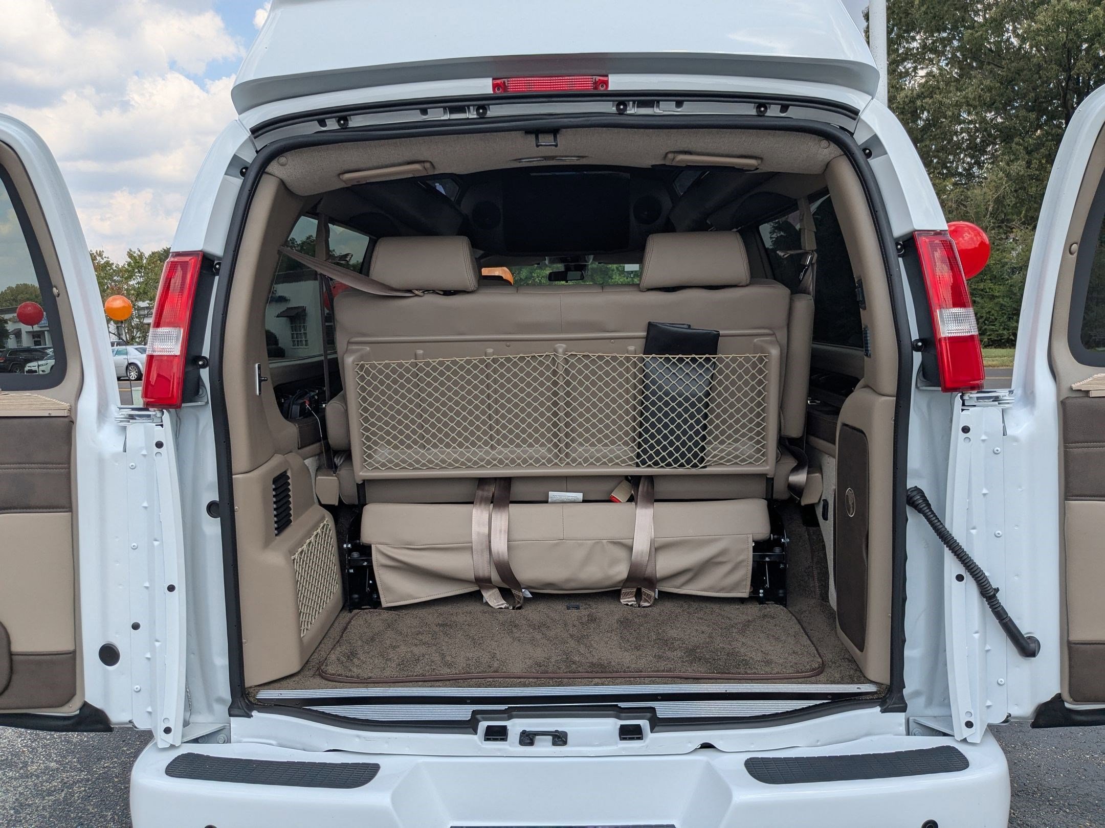 2024 Gmc Savana 2500 Cargo photo 3
